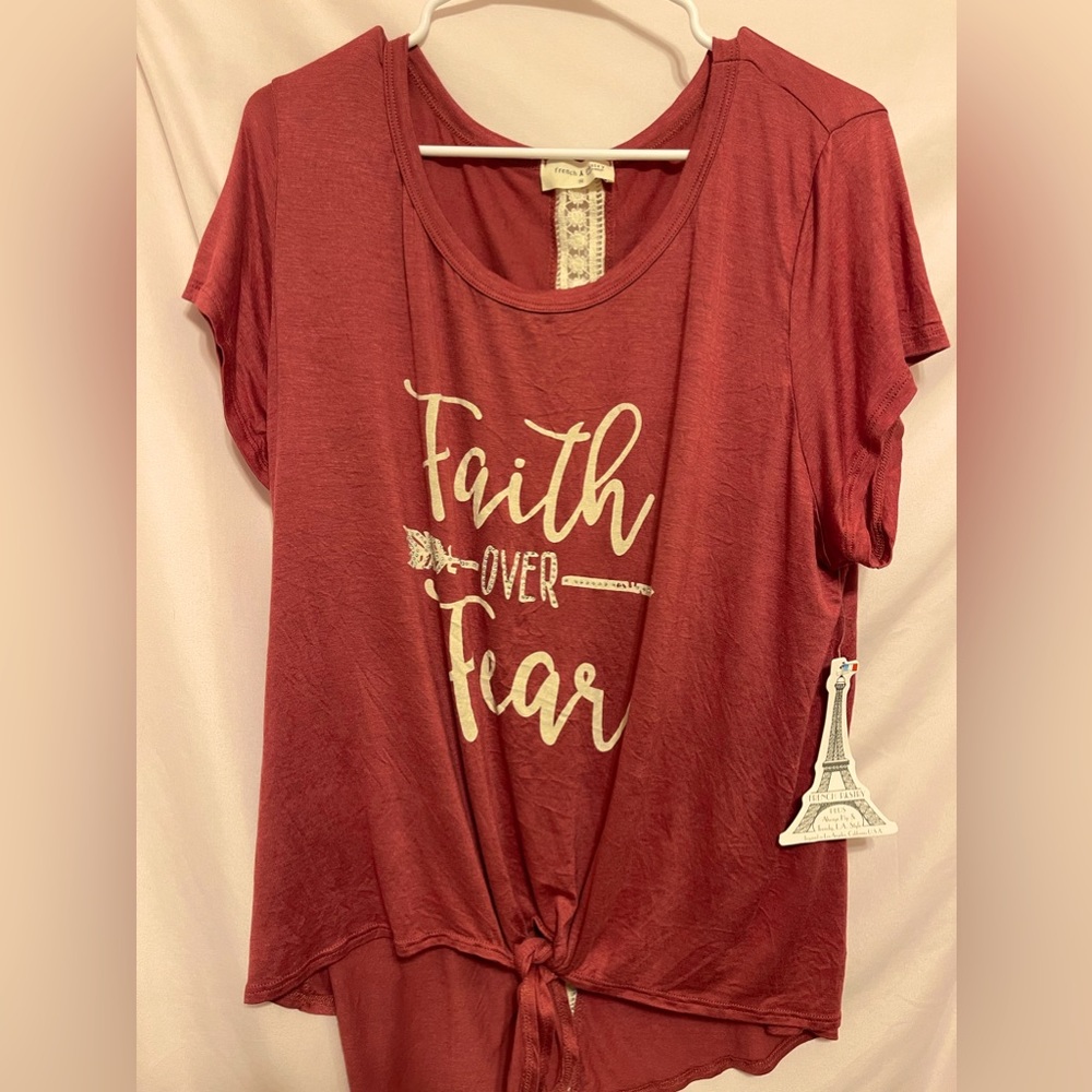 NWT Hi Lo Short Sleeve Top with front tie and crochet lace down the back.
